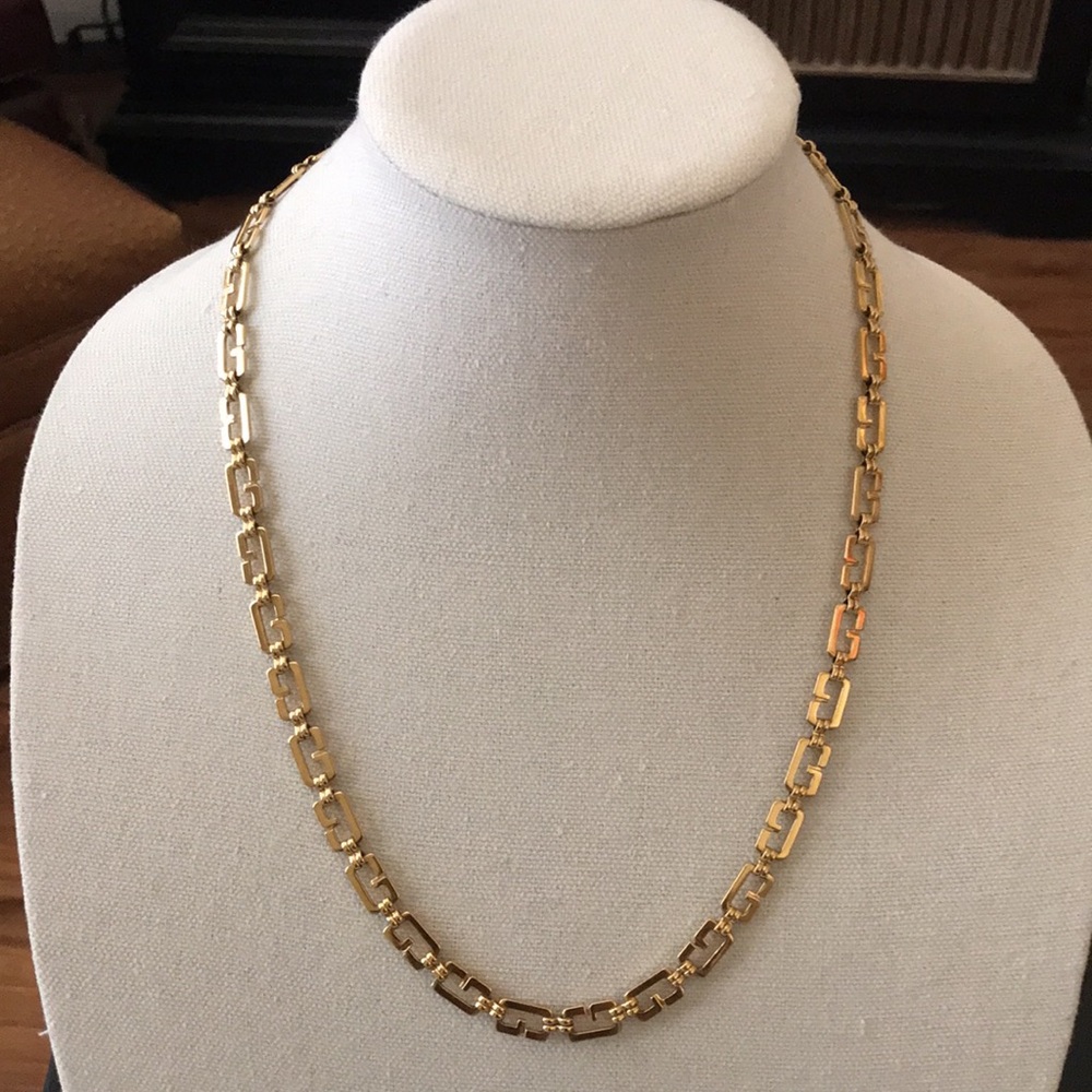 🎯 Givenchy Necklace “Vintage”